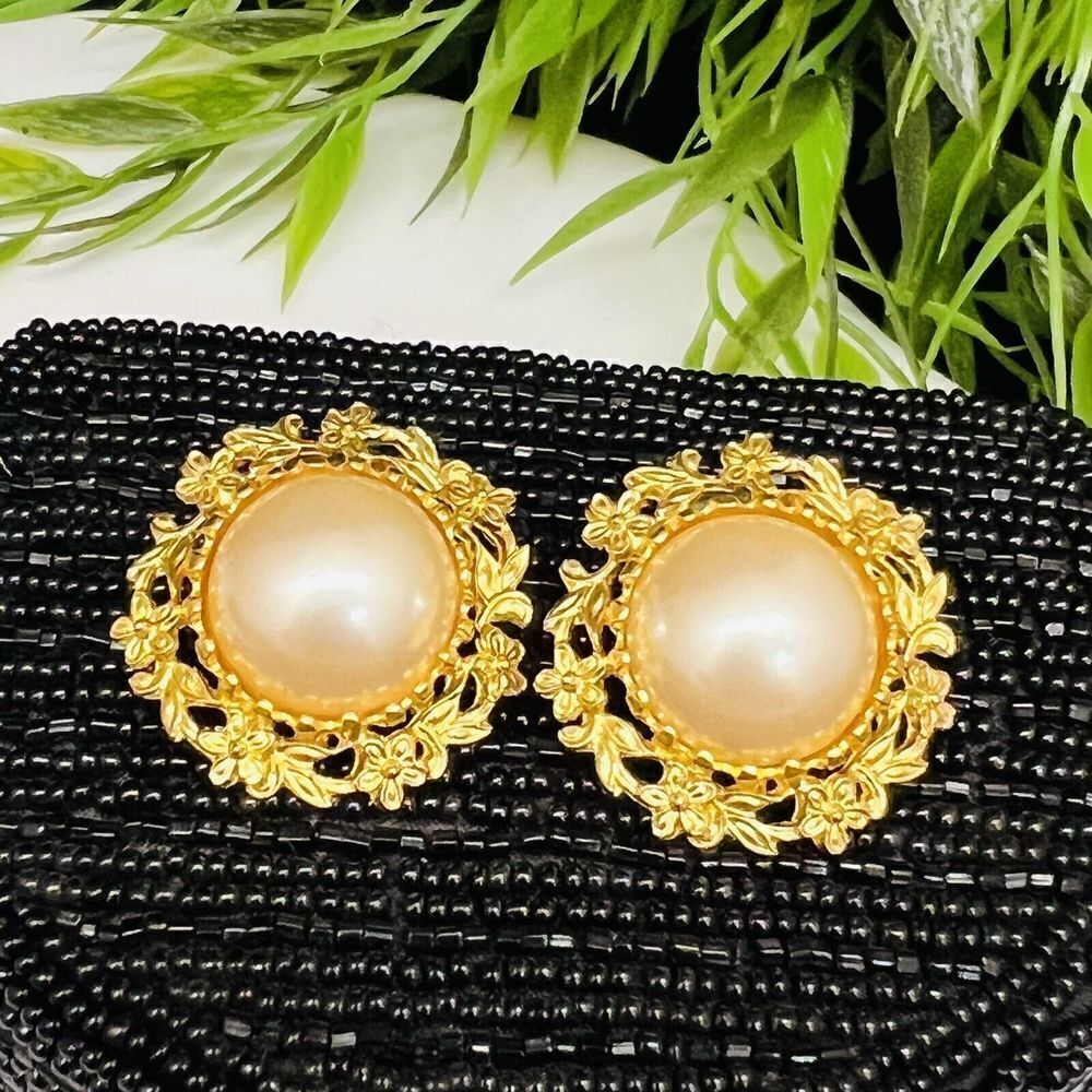 Vintage Richelieu Earrings Gold Pearl Dome Floral Flower Wreath Pierced 4288